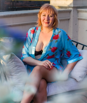 Изысканная леди приглашает к себе в апартаменты для незабываемого времяпровождения. Умею быть нежной и страстной, обещаю, что ты останешься доволен. Позвони, не пожалеешь! 15500, 45 лет